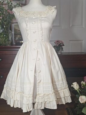 Innocent World Ivory Button-Front Pinafore JSK | Classic Lolita